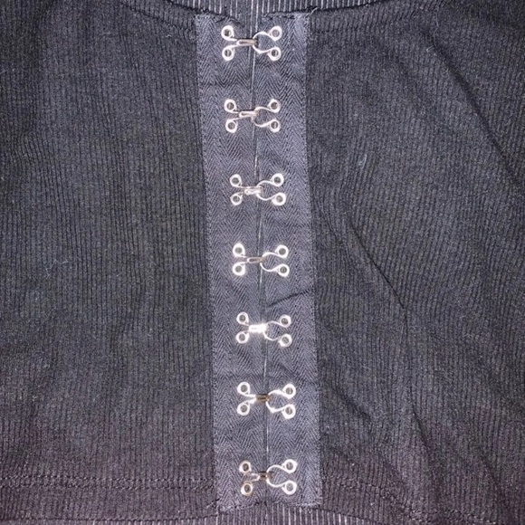 TOBI Clasped Long Sleeve Crop Top - Picture 4 of 5